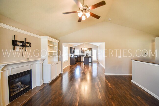 1255 SE Waddell Way in Waukee, IA - Building Photo - Building Photo