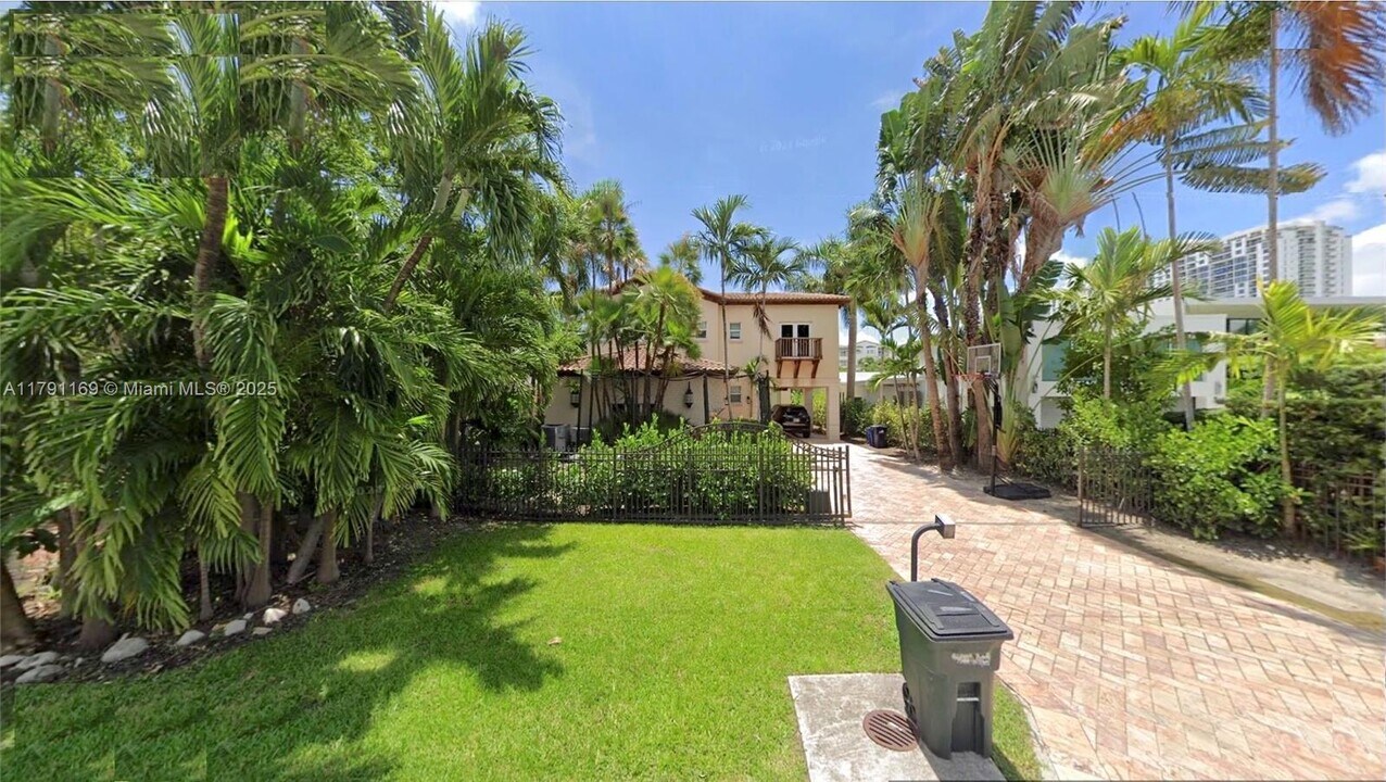 1420 W 21st St in Miami Beach, FL - Building Photo