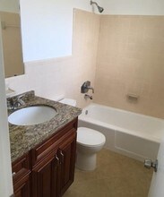 4731 NE 21st Ter in Lighthouse Point, FL - Foto de edificio - Interior Photo