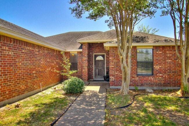 property at 3805 Julia Cir