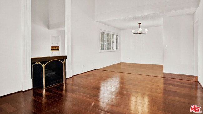 263 E Sierra Madre Blvd in Sierra Madre, CA - Building Photo - Building Photo