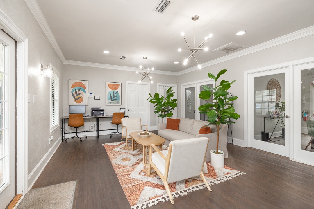 Windsor Place in Mobile, AL - Building Photo