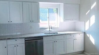 41-30-41249 249th St in Queens, NY - Building Photo