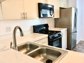 Westbeach Place in Los Angeles, CA - Building Photo - Building Photo