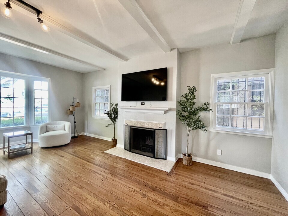 1436 S Spaulding Ave, Unit A in Los Angeles, CA - Building Photo