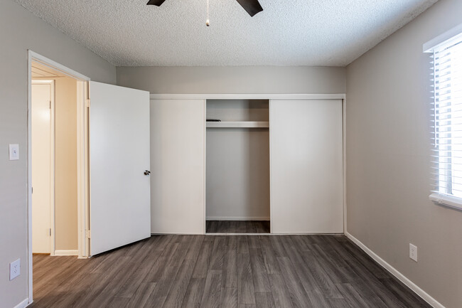 Aspire Apartment Homes in Phoenix, AZ - Building Photo - Interior Photo