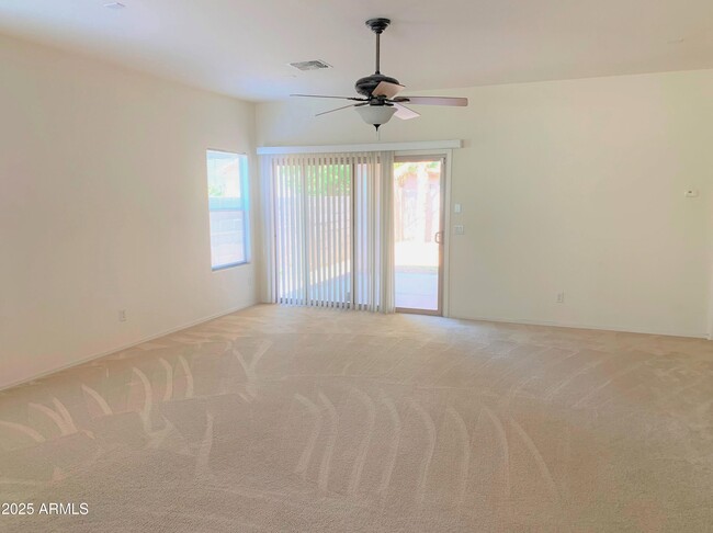 14568 W Crocus Dr in Surprise, AZ - Foto de edificio - Building Photo