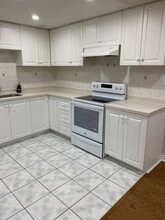 Spacious, bright and clean, 2 bedroom Base in Mississauga, ON - Building Photo - Building Photo