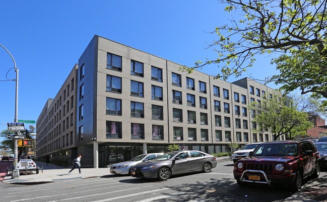 267 Rogers Ave in Brooklyn, NY - Foto de edificio - Building Photo