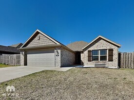480 Holly St in Centerton, AR - Building Photo