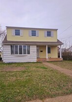 123 Gracie Dr in North Babylon, NY - Building Photo
