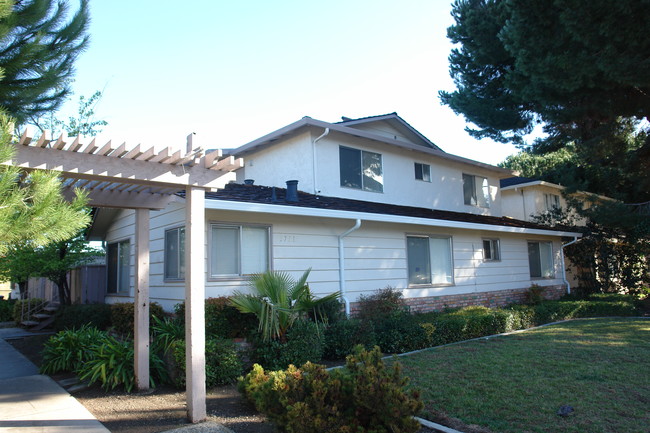 3711 Underwood Dr in San Jose, CA - Foto de edificio - Building Photo