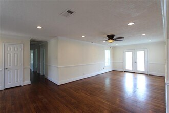 6625 Schiller St in Houston, TX - Foto de edificio - Building Photo