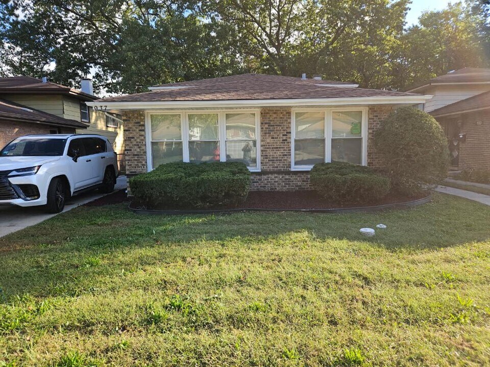 937 E 148th St in Dolton, IL - Building Photo