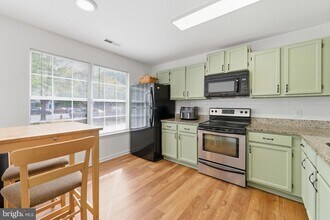 11170 Hamlet Ct in Fredericksburg, VA - Foto de edificio - Building Photo