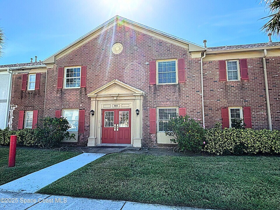 925 Palm Springs Blvd in Indian Harbour Beach, FL - Building Photo