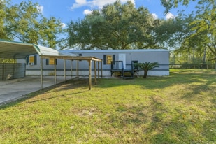 75567 Johnson Lake Rd in Yulee, FL - Building Photo