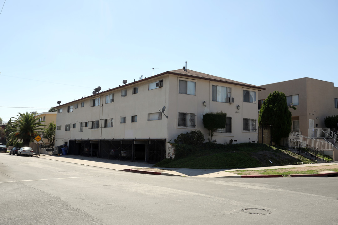 4902 Rosewood Ave in Los Angeles, CA - Building Photo