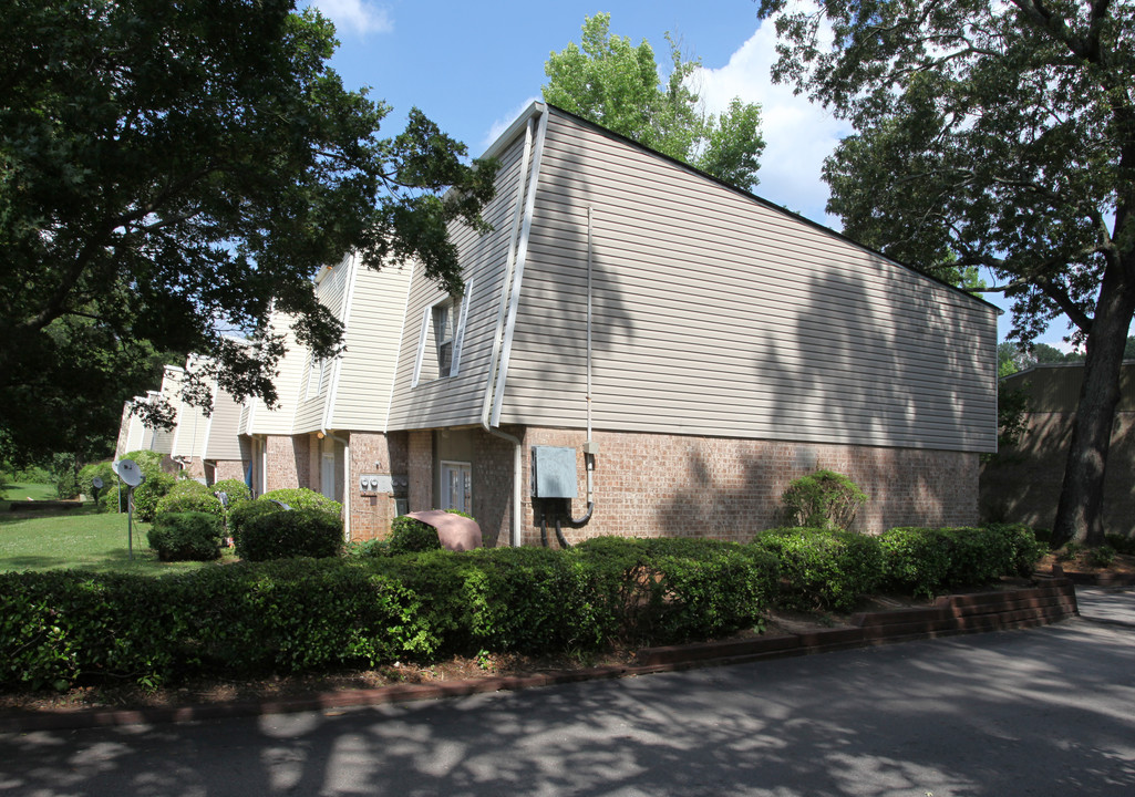 Carriage Court Apartments in Clarkston, GA - Building Photo