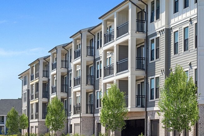 The Henslow Daniel Island Apartments & Tow...