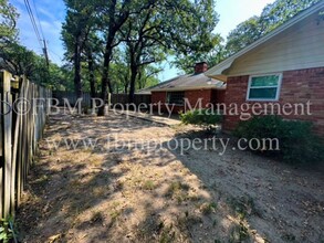 900 Dobbins Rd in Corsicana, TX - Foto de edificio - Building Photo