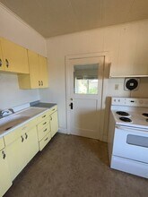 1706 Lakeway Dr in Bellingham, WA - Building Photo - Building Photo