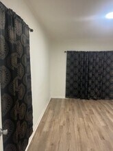 1013 N West St in Nevada, MO - Building Photo - Building Photo