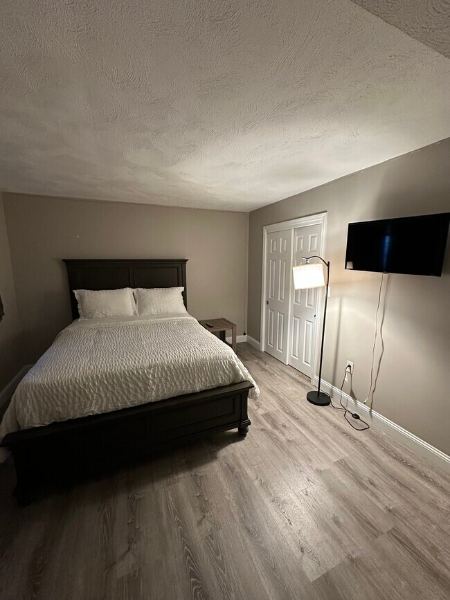 100 Merrimack Ave, Unit Cascades Furnished condo in Dracut, MA - Foto de edificio - Building Photo