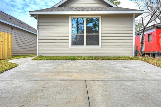 9778 Black Gum in Willis, TX - Foto de edificio - Building Photo