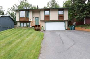 9202 Cam Island Cir in Anchorage, AK - Building Photo