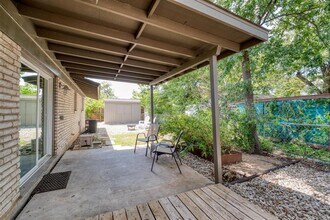 2202 Colfax Ave in Austin, TX - Building Photo - Building Photo