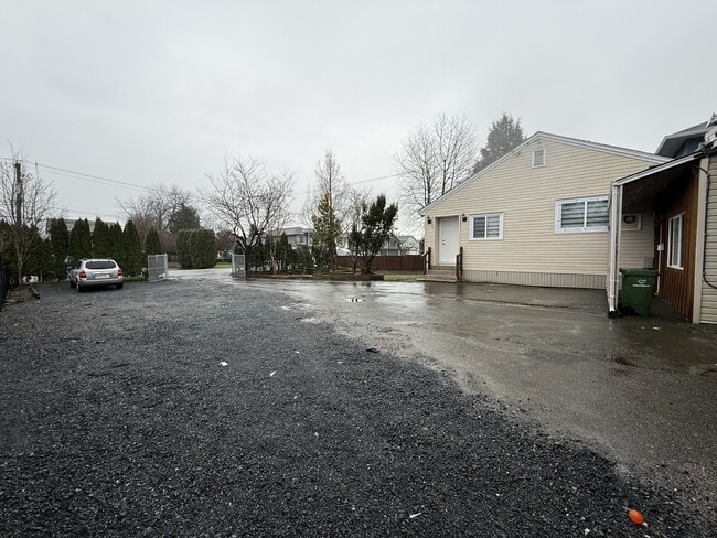 9419 McNaught Rd in Chilliwack, BC - Building Photo - Building Photo