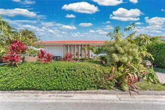 501 90th St in Surfside, FL - Building Photo - Building Photo