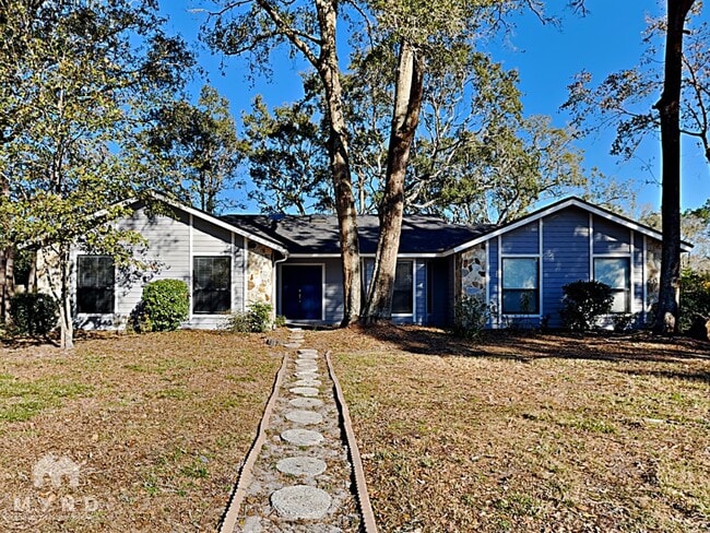 property at 3315 Blackfoot Trail S