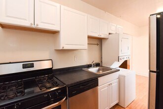 1421 W Hutchinson St, Unit J04P in Chicago, IL - Foto de edificio - Building Photo