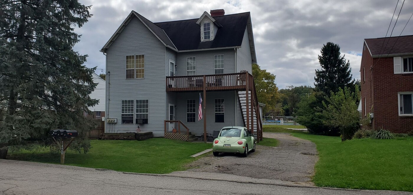 1426 Homestead Rd in Verona, PA - Building Photo