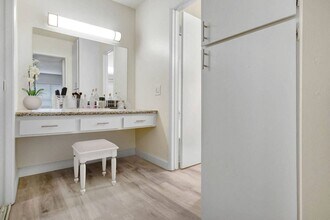 Mon Leon in Northridge, CA - Foto de edificio - Building Photo