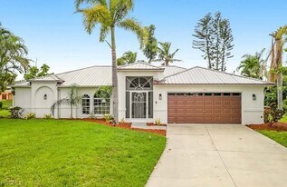 915 SW 1st Terrace in Cape Coral, FL - Building Photo