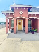 269 Salinas Ave, Unit Chaparral Duplex in Rio Grande City, TX - Building Photo