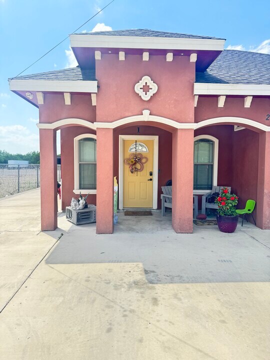 269 Salinas Ave, Unit Chaparral Duplex in Rio Grande City, TX - Building Photo