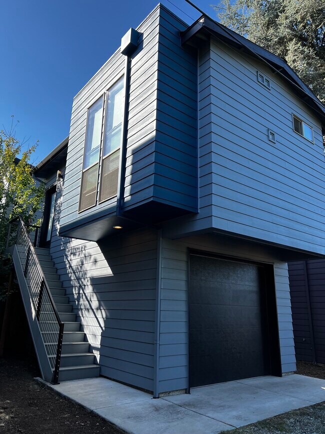 8212 N Chautauqua Blvd Rentals in Portland, OR