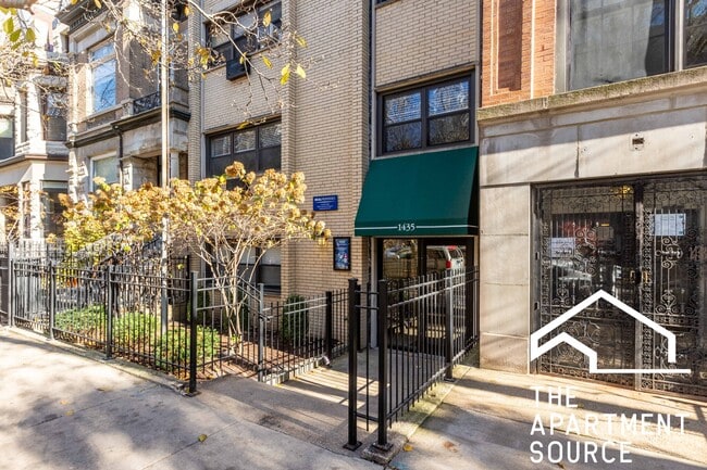 1435 N Dearborn St, Unit B4