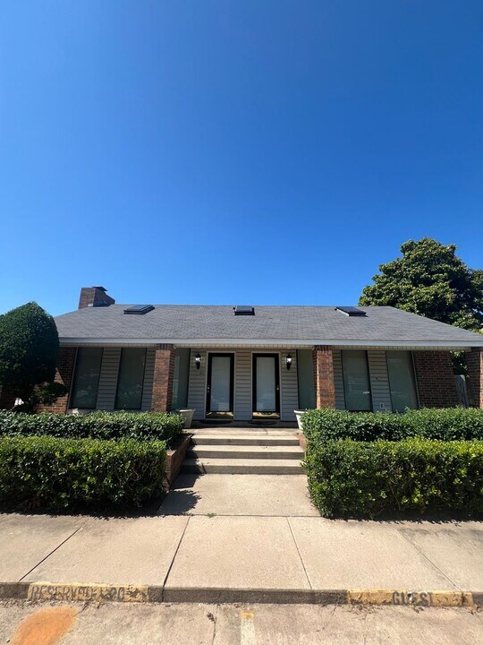 3000 Chautauqua Ave in Norman, OK - Building Photo