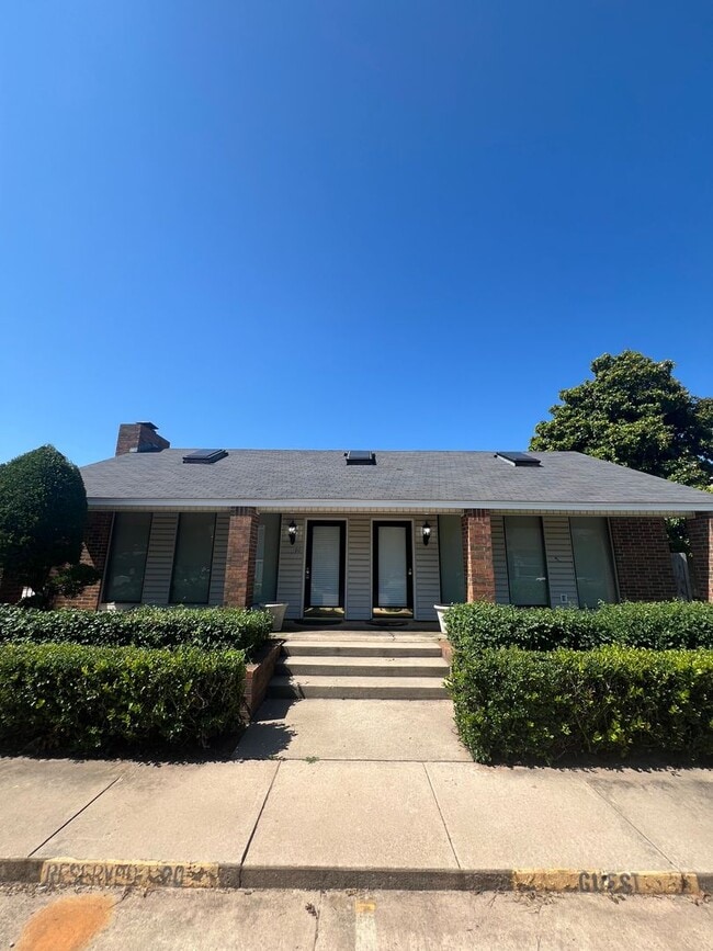 3000 Chautauqua Ave