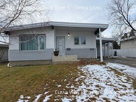 1506 Henderson Lake Blvd S in Lethbridge, AB - Building Photo