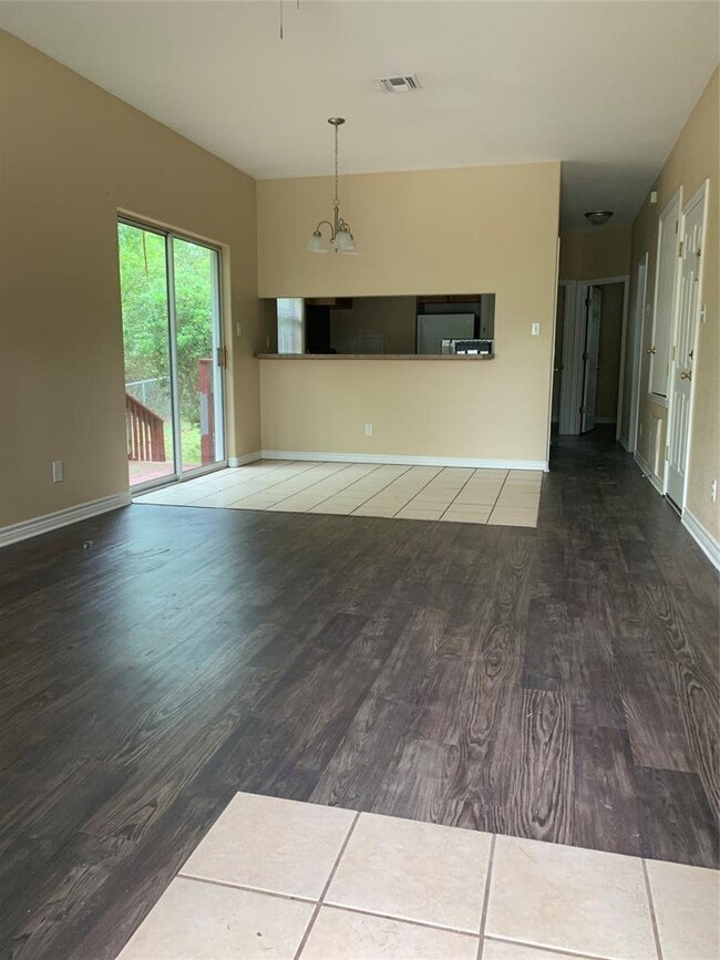 137 N Kanaio Dr in Bastrop, TX - Building Photo - Building Photo