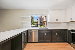 11 Maple Ave in Greenwich, CT - Building Photo