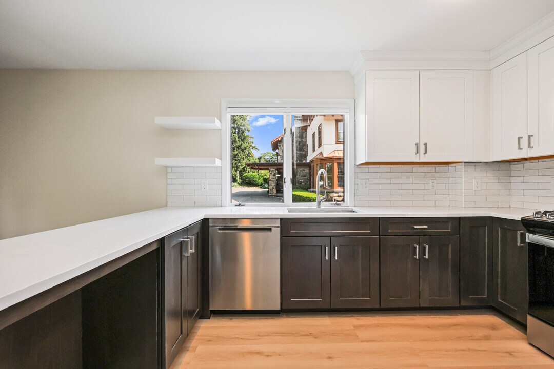 11 Maple Ave in Greenwich, CT - Building Photo