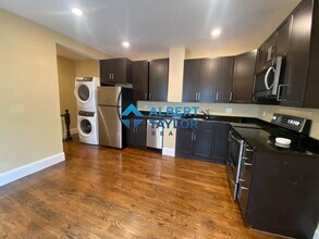 1568 Tremont St, Unit 2 in Boston, MA - Foto de edificio - Building Photo