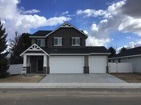 2010 N Oconner Ave in Meridian, ID - Building Photo